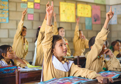 A escola que reconstrói a sociedade civil