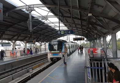 O metrô chega a Hyderabad