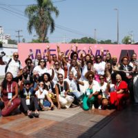 Equipe do Odabá Afroempreendedorismo posa em frenta a um letreiro do South Summit Porto Alegre